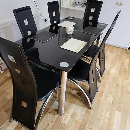 Апартаменти Fancy Basement Flat A Лондон Екстер'єр фото