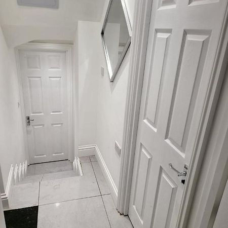 Апартаменти Fancy Basement Flat A Лондон Екстер'єр фото