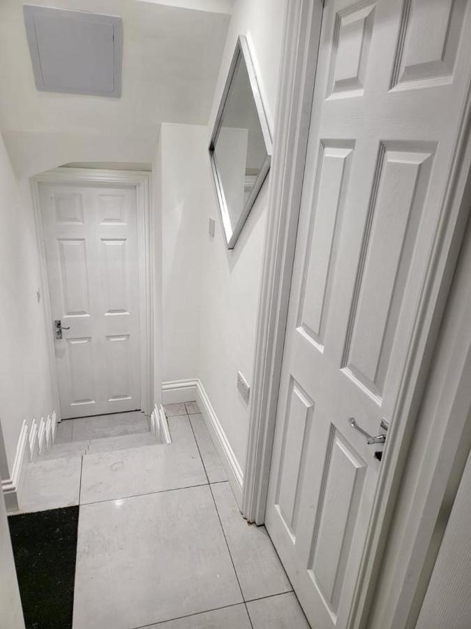 Апартаменти Fancy Basement Flat A Лондон Екстер'єр фото
