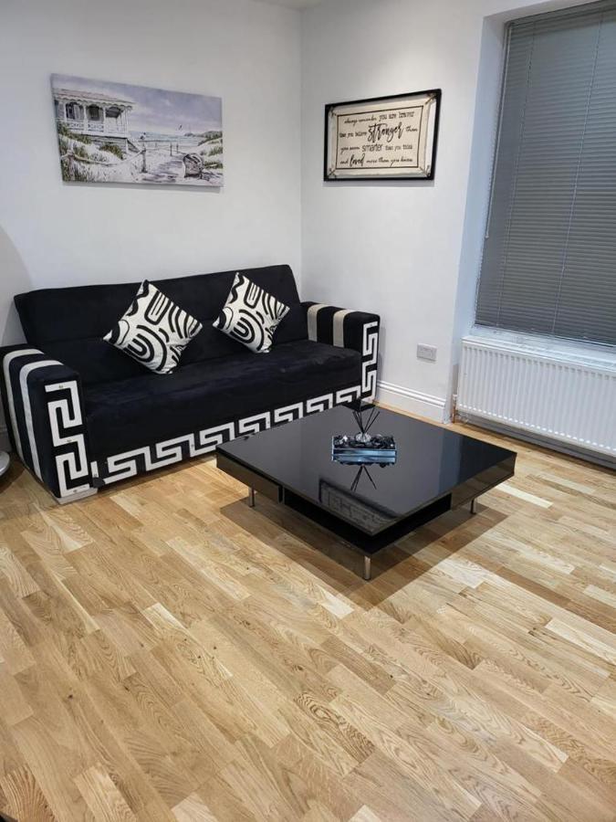Апартаменти Fancy Basement Flat A Лондон Екстер'єр фото