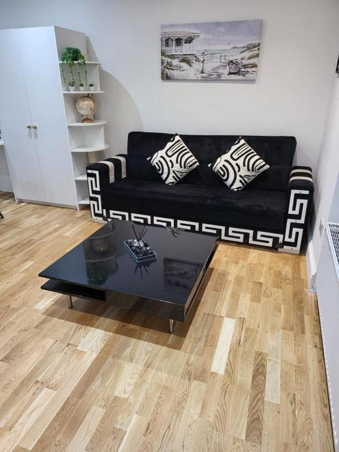 Апартаменти Fancy Basement Flat A Лондон Екстер'єр фото