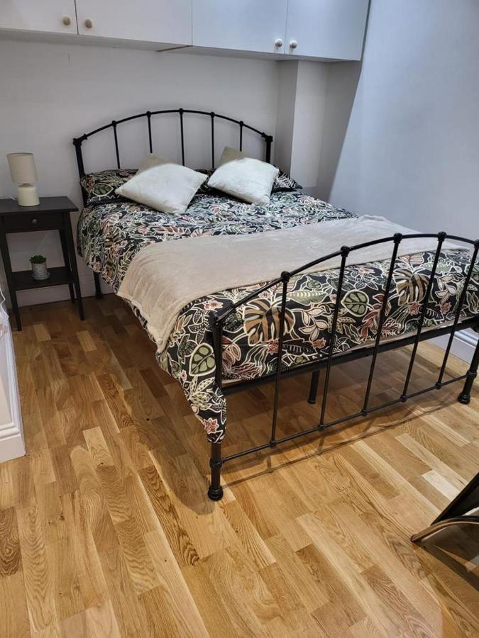 Апартаменти Fancy Basement Flat A Лондон Екстер'єр фото