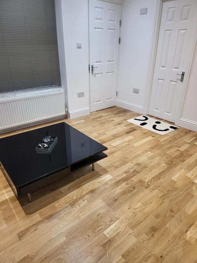 Апартаменти Fancy Basement Flat A Лондон Екстер'єр фото